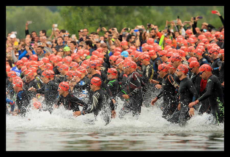 A las 8.30 horas se ha dado el 'pistoletazo' de salida a la primera de las tres pruebas que componen el Triatlón de VItoria.