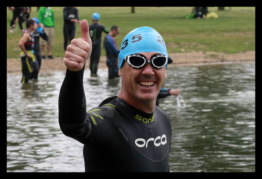 A las 8.30 horas se ha dado el 'pistoletazo' de salida a la primera de las tres pruebas que componen el Triatlón de VItoria.