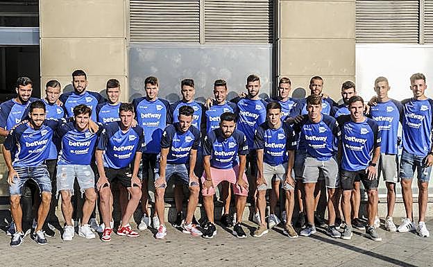 Los jugadores han posado juntos antes de someterse a los reconocimientos médicos.