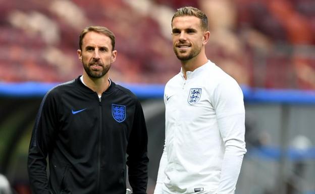 Southgate posa con Henderson en el estadio Luzhniki.