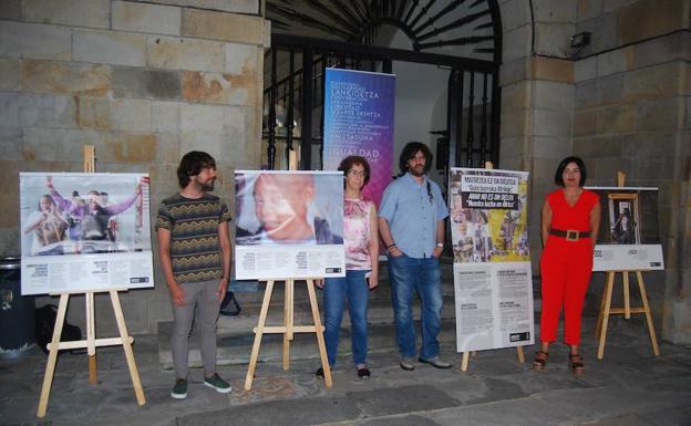 Presentación de la muestra por la libertad sexual en los bajos del Ayuntamiento de Durango. 