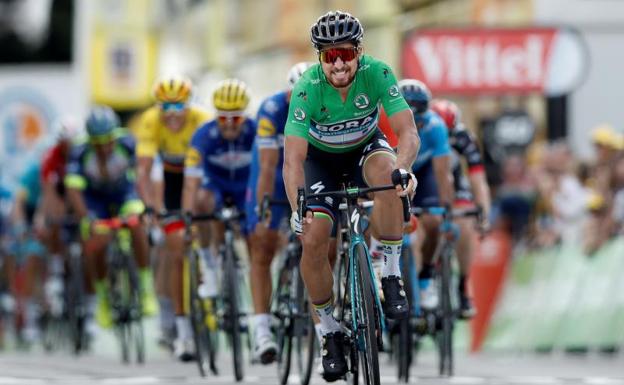 Sagan, tras cruzar primero la línea de meta.