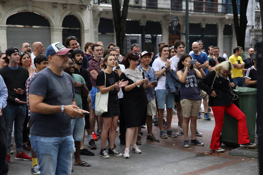 Techno árabe en plena calle para arrancar el festival