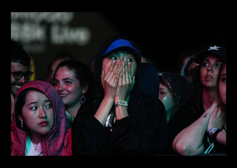 Los artistas y los fans se impusieron a la lluvia en la noche de este viernes