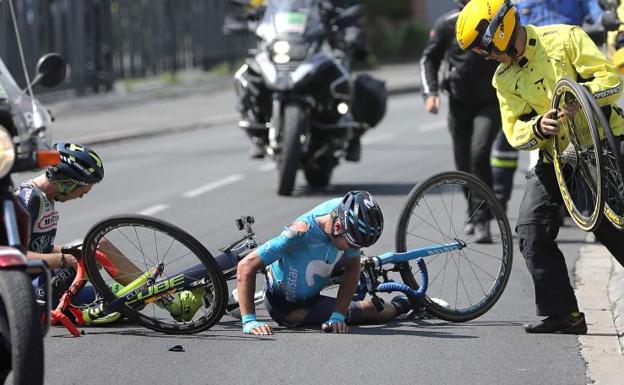 Landa, tras su caída en la etapa.