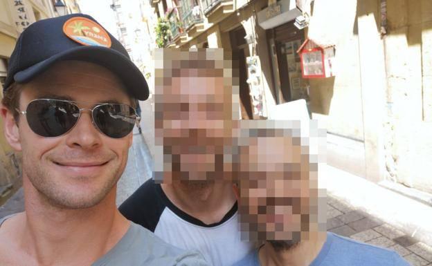 Chris Hemsworth en la calle Enbeltrán de San Sebastián. 