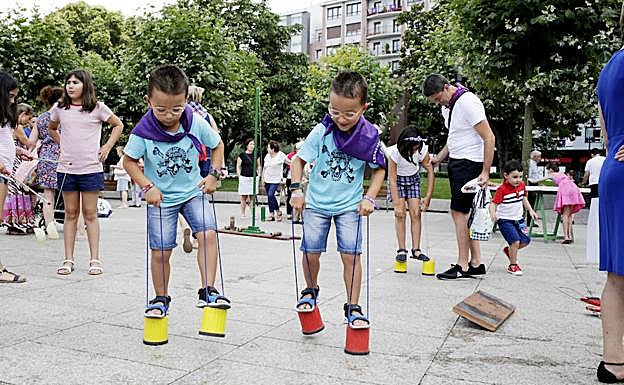Por la mañana, en el Parque Central hubo variados juegos y talleres para niños. 