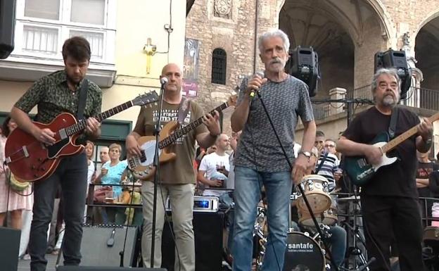 Los Buhos 'corren' por Vitoria durante el Festival de Jazz