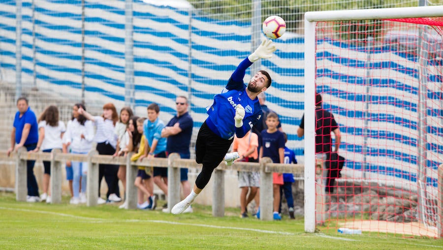 Fotos: Las fotos del partido entre el Alavés y el Logroñés en Laguardia