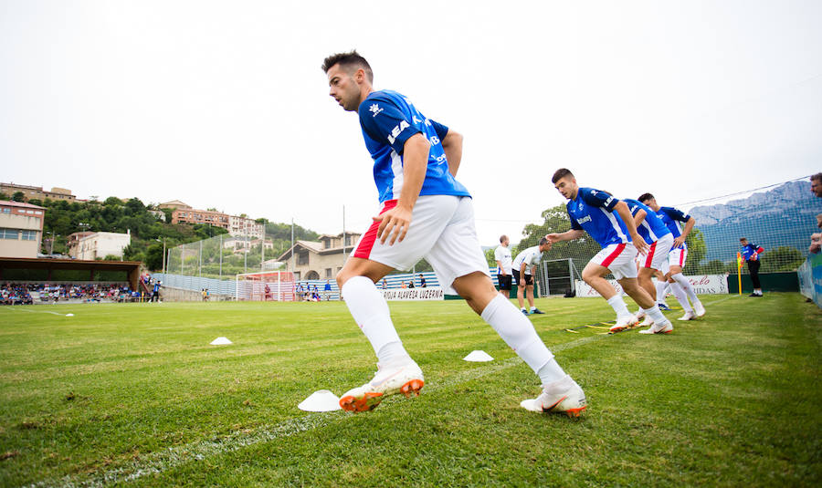 Fotos: Las fotos del partido entre el Alavés y el Logroñés en Laguardia