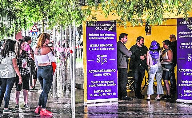 Al menos 147 chicas han sido escoltadas a casa por la Policía y voluntarios de DYA durante los 'cármenes' de Santurtzi. 