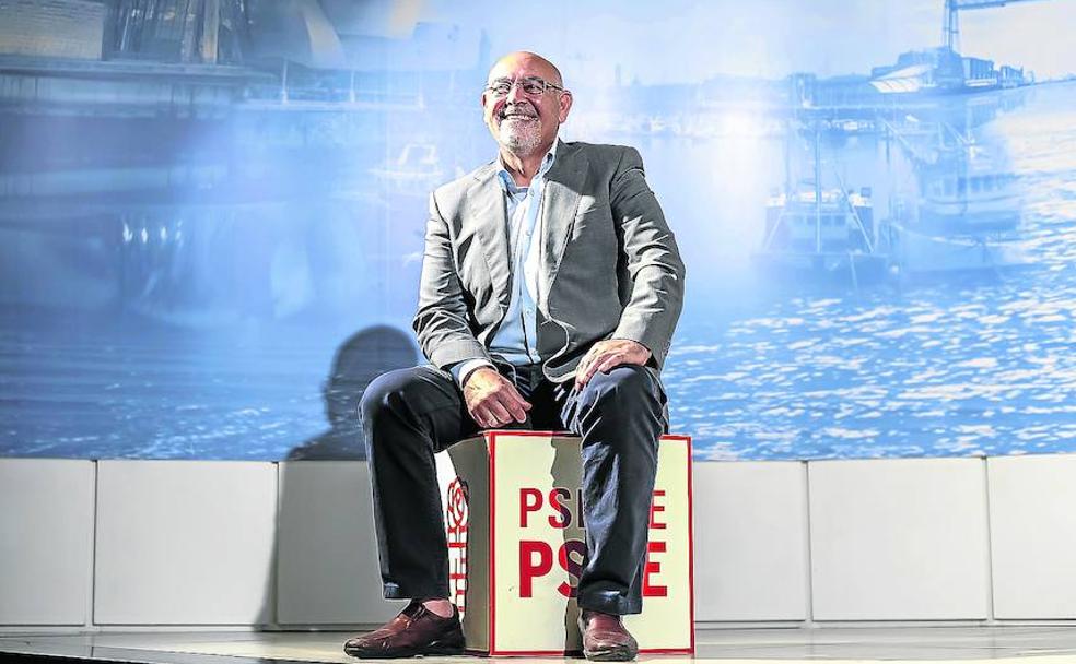 José Antonio Pastor, portavoz del PSE en el Parlamento vasco, en la sede del partido de Bizkaia, en Bilbao.