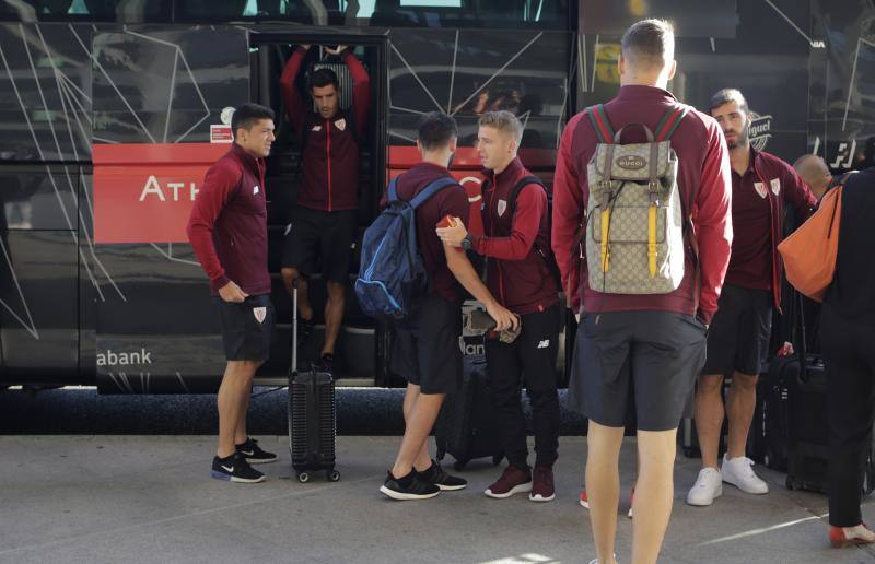 La expedición bilbaína ha partido del aeropuerto de Loiu a las diez de la mañana y aterrizará en Münster, Alemania, a una hora de su cuartel general