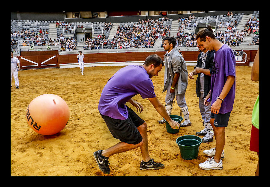 Muy pocos especatadores se animaron a acercarse a la plaza de toros para ver el show que evoca al programa televisivo de Ramón García