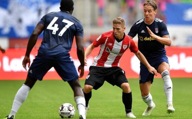 Muniain, en una acción del partido contra el Fulham.