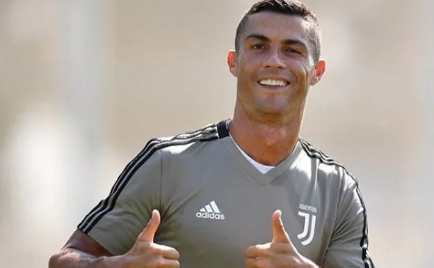 Cristiano Ronaldo durante su primer entrenamiento con el club italiano