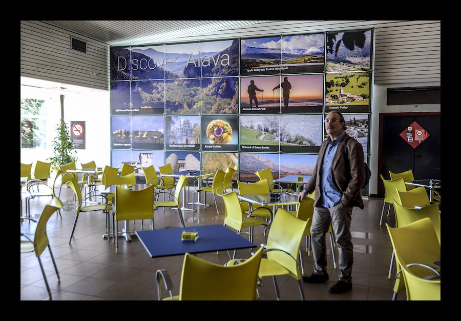 La renovada cafetería, gestionada por Indesa con una plantilla de cinco trabajadores, vincula sus horarios a las salidas de los vuelos