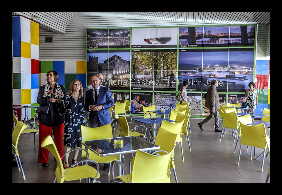 La renovada cafetería, gestionada por Indesa con una plantilla de cinco trabajadores, vincula sus horarios a las salidas de los vuelos