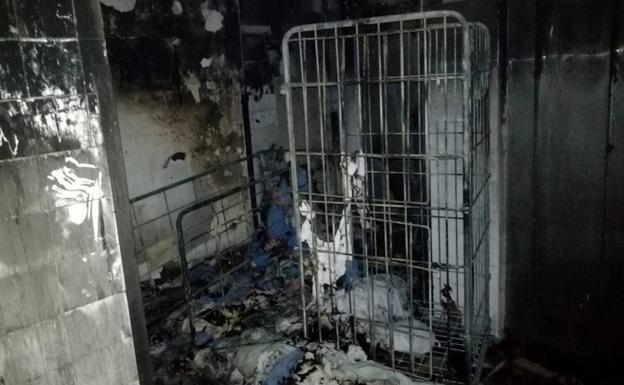 Estado en el que quedó la sala de lencería de Txagorritxu tras el incendio.