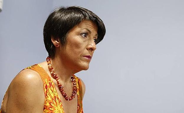 Inmaculada Fuentes, la madre del teniente Óscar, durante una entrevista.