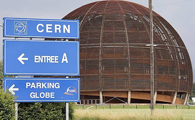 Entrada del CERN que acoge el mayor acelerador de partículas del mundo. 