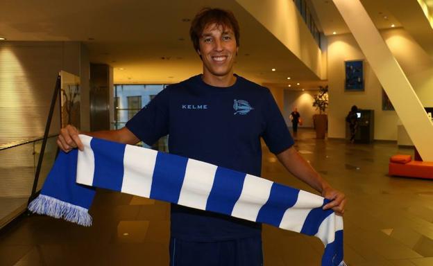 Pina recaló la temporada pasada en el Alavés como jugador cedido por el Brujas.