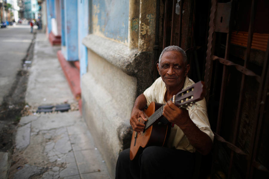 La Habana es una de las ciudades más hermosas en el Caribe. Conocida como la perla del Caribe la Habana fue declarada patrimonio mundial por su centro Histórico que aún en día mantiene su estilo.