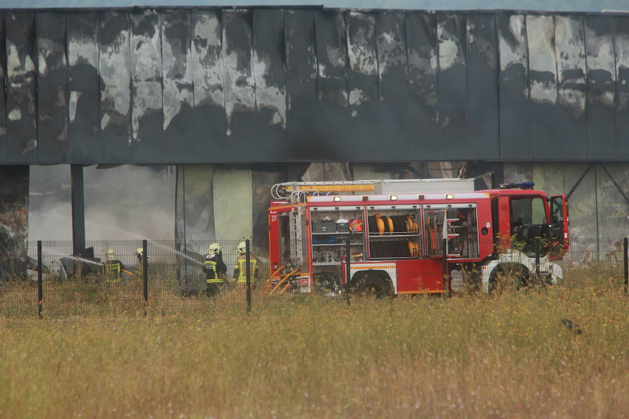 Fotos: Incendio en la planta de la quesería Aldanondo en Salvatierra