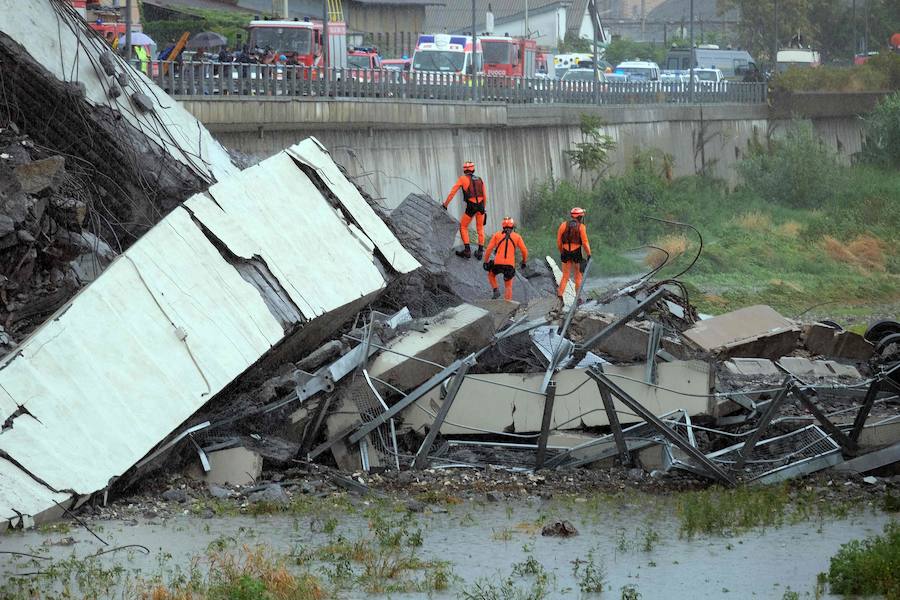 Fotos: Las imágenes del desplome del puente en Génova