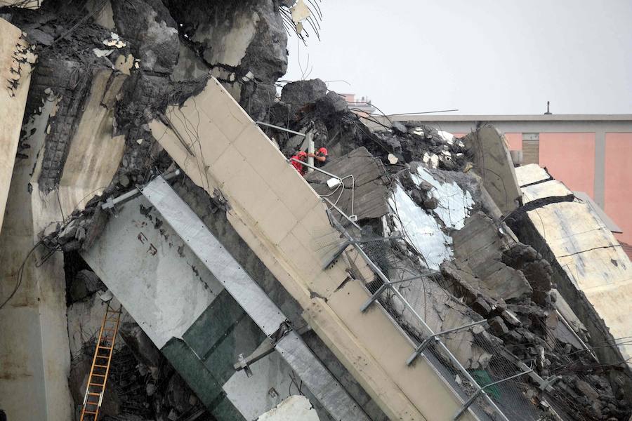 Fotos: Las imágenes del desplome del puente en Génova