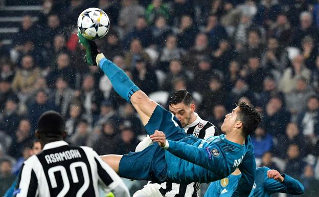 El acrobático remate de Cristiano Ronaldo que le ha valido la candidatura a gol del año. 