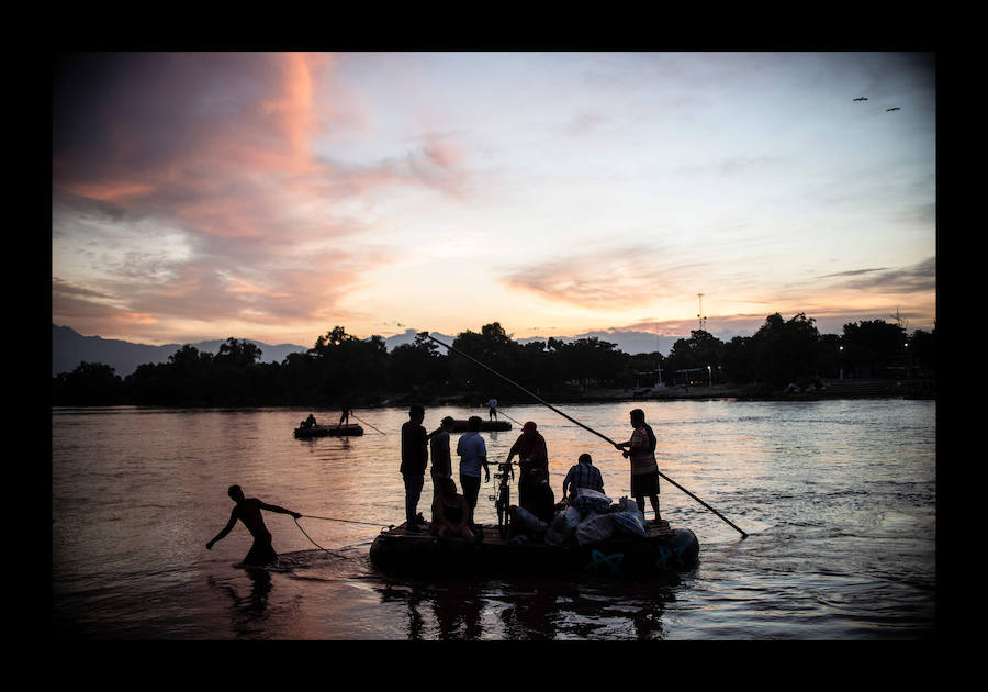 «24 horas con migrantes en México» un ensayo fotográfico de 47 imágenes, tomadas el 10 de agosto de 2018 presentando a los migrantes en búsqueda de su «sueño americano» arriesgando sus vidas a través del territorio mexicano - Desde la frontera sur con Guatemala hasta la frontera norte con Estados Unidos.