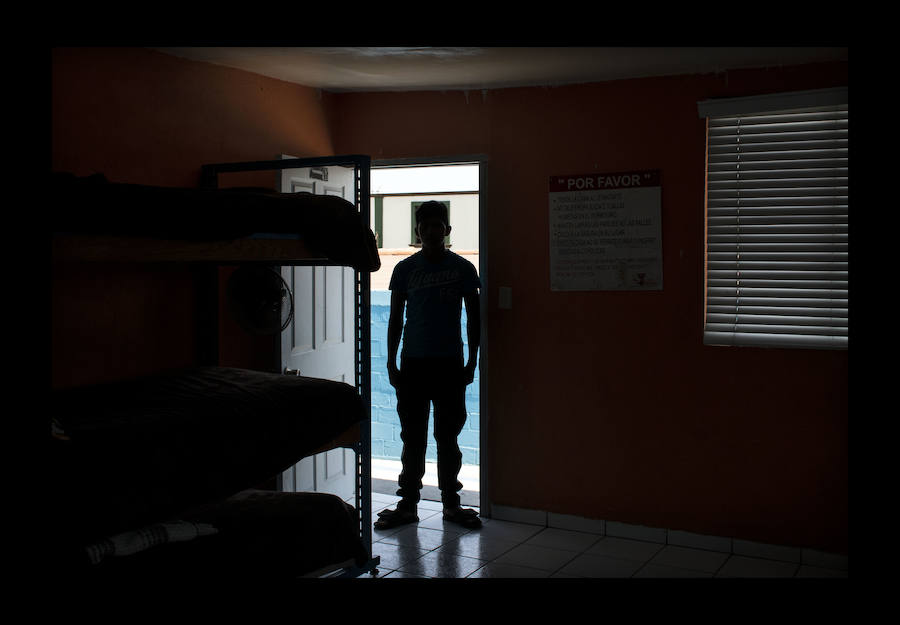 «24 horas con migrantes en México» un ensayo fotográfico de 47 imágenes, tomadas el 10 de agosto de 2018 presentando a los migrantes en búsqueda de su «sueño americano» arriesgando sus vidas a través del territorio mexicano - Desde la frontera sur con Guatemala hasta la frontera norte con Estados Unidos.