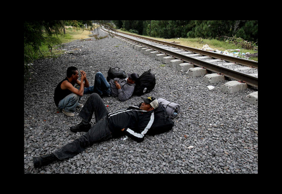 «24 horas con migrantes en México» un ensayo fotográfico de 47 imágenes, tomadas el 10 de agosto de 2018 presentando a los migrantes en búsqueda de su «sueño americano» arriesgando sus vidas a través del territorio mexicano - Desde la frontera sur con Guatemala hasta la frontera norte con Estados Unidos.