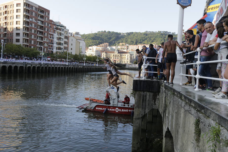 Fotos: Aste Nagusia 2018: Tras el txupin... chapuzón en la Ría de Bilbao