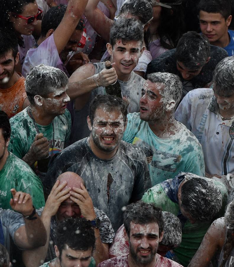 Fotos: Aste Nagusia 2018: Tras el txupin... chapuzón en la Ría de Bilbao