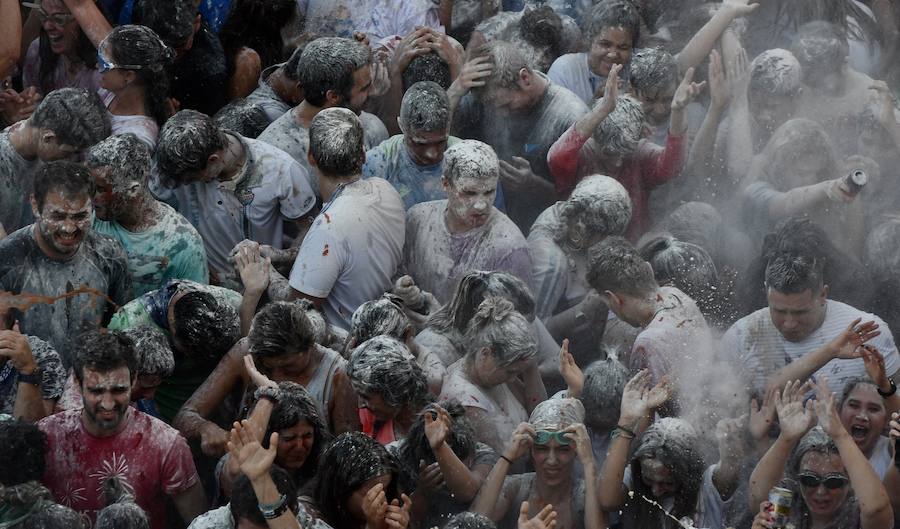 Fotos: Aste Nagusia 2018: Tras el txupin... chapuzón en la Ría de Bilbao