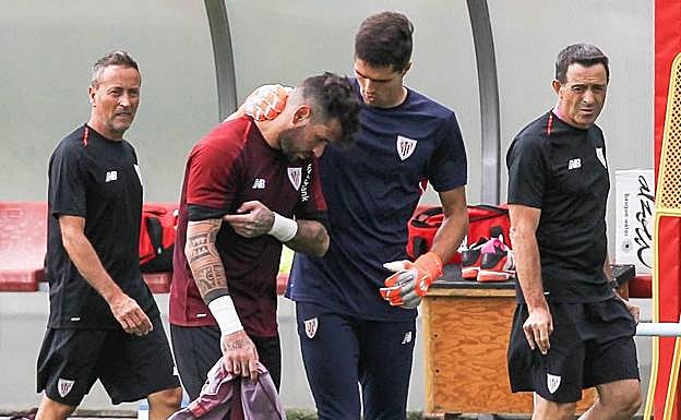 Herrerín tras caer lesionado en el entrenamiento.
