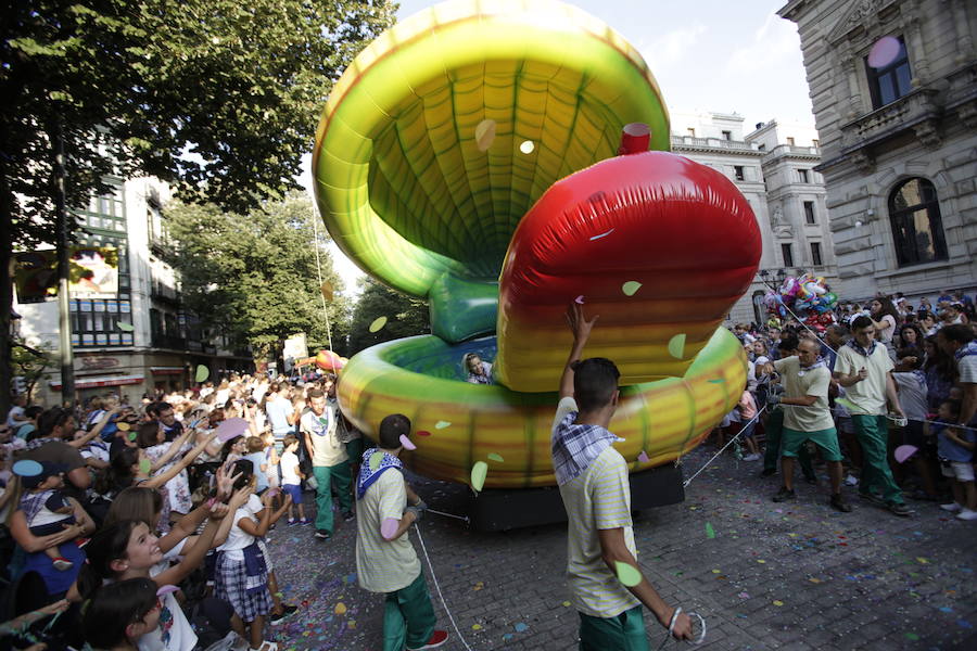 Fotos: El desfile de la ballena congrega a cientos de personas