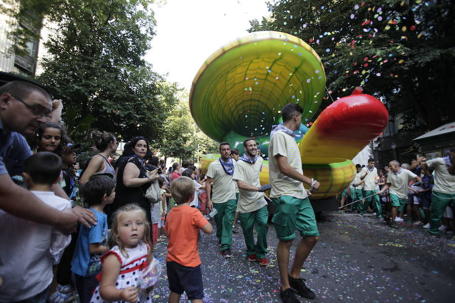 Fotos: El desfile de la ballena congrega a cientos de personas