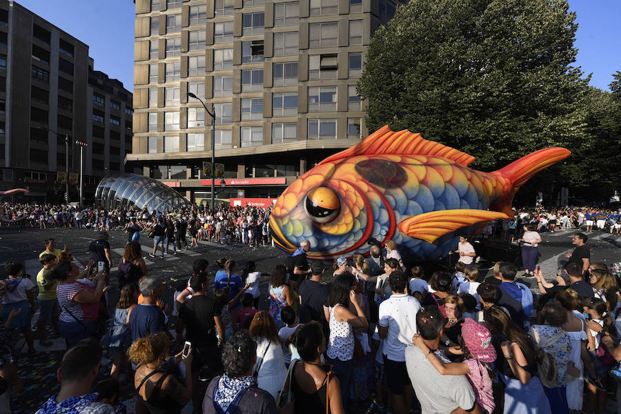 Fotos: El desfile de la ballena congrega a cientos de personas