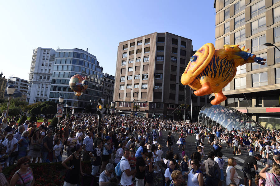 Fotos: El desfile de la ballena congrega a cientos de personas