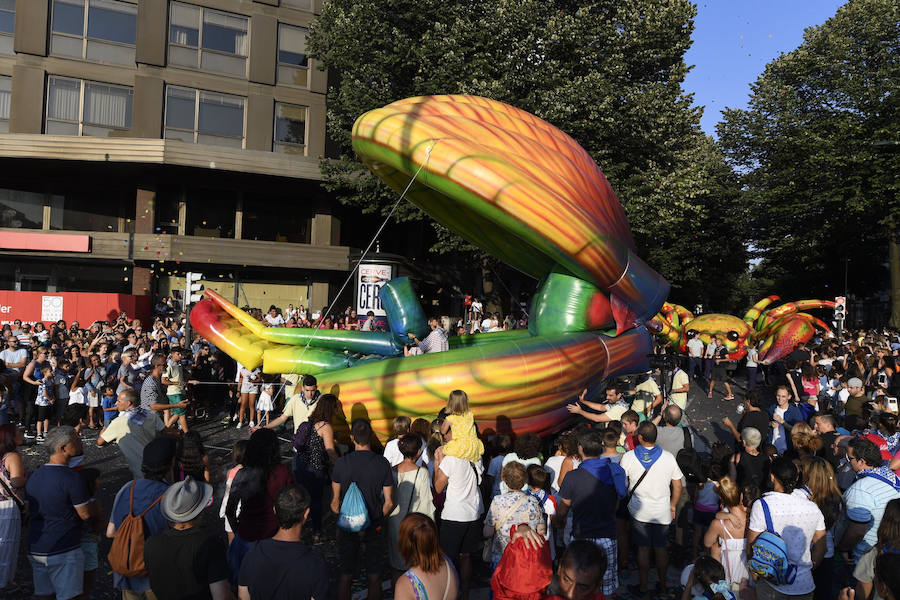 Fotos: El desfile de la ballena congrega a cientos de personas