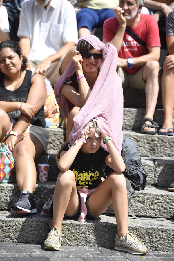 Este martes de Aste Nagusia el teatro de calle ha vuelto a triunfar entre los bilbaínos