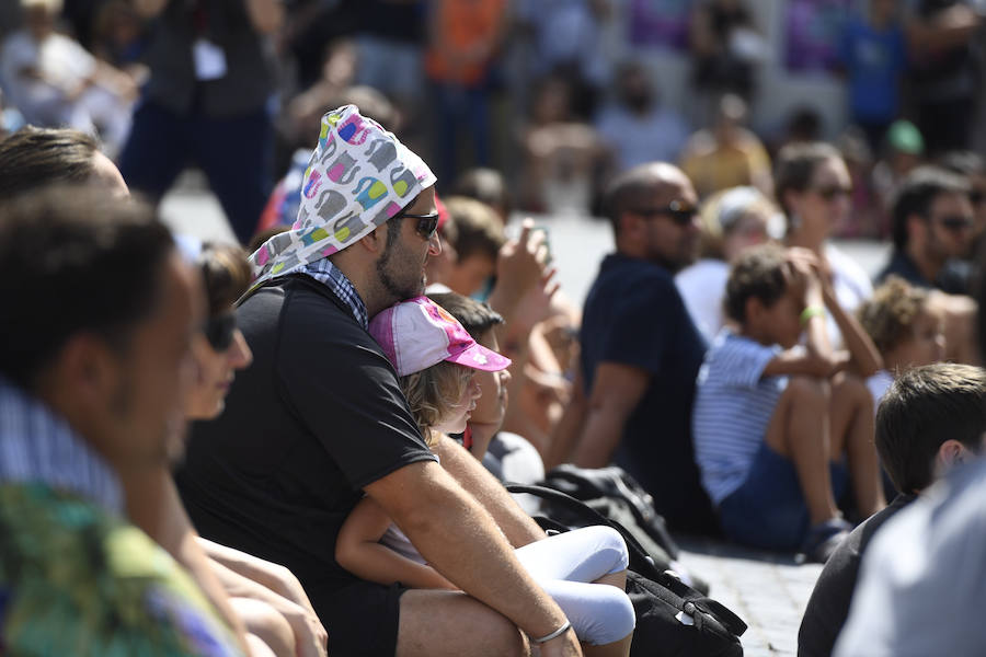 Este martes de Aste Nagusia el teatro de calle ha vuelto a triunfar entre los bilbaínos
