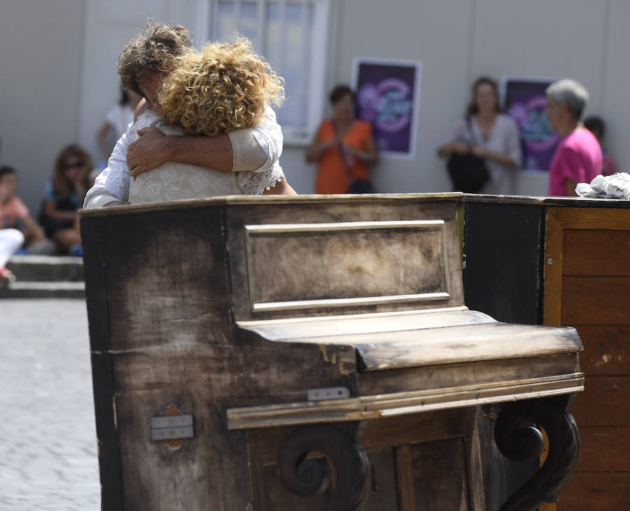 Este martes de Aste Nagusia el teatro de calle ha vuelto a triunfar entre los bilbaínos