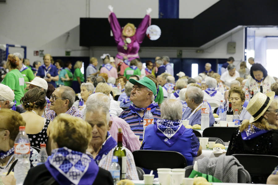 Fotos: Los mayores disfrutan de su día en Aste Nagusia
