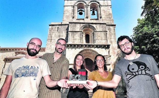 Los medievalistas Ander Gondra, Mikel Escalera, Isabel Mellén, Sandra Rodríguez y Gorka López de Muniain.