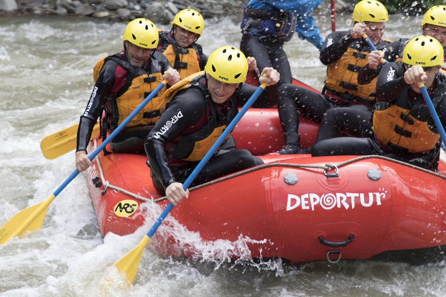 Fotos: Los baskonistas hacen rafting antes del inicio de temporada