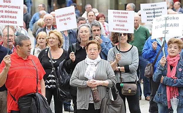 Protesta de jubilados por la subida de las pensiones. 